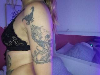 MadelineSquirt - Live sex cam - 15197078