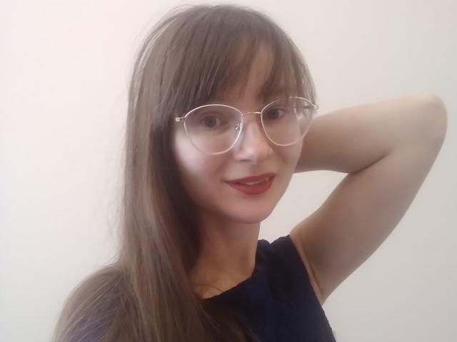 KiraGoldens - Live porn &amp; sex cam - 15202326