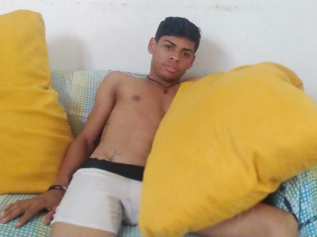 DanielFire - Live Sex Cam - 15215702