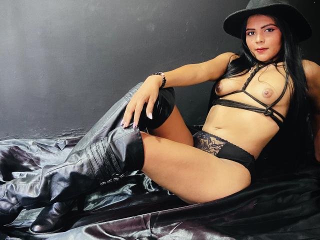 MaddieWet - Live sex cam - 15249826