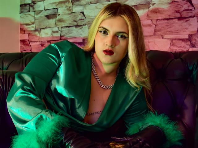FiorellaStrong - Live porn &amp; sex cam - 15255022