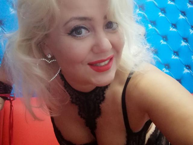 LoriHot - Live sex cam - 15373414