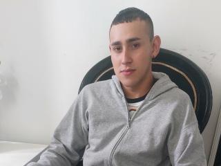 CamiloArangoo - Live sex cam - 15375614