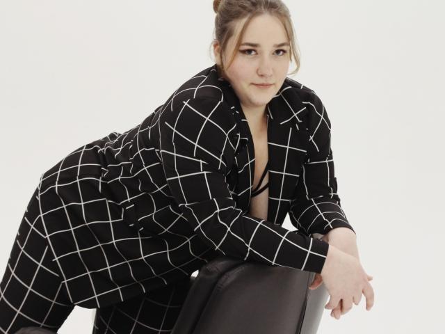 DaniellaGraceZZ - Live sex cam - 15384814