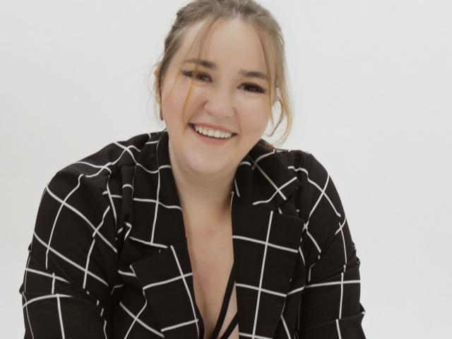 DaniellaGraceZZ - Live Sex Cam - 15385010