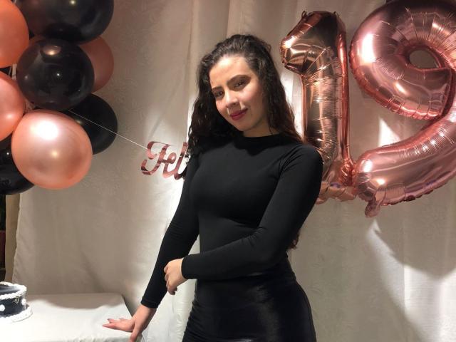 AprilEvanss - Live sex cam - 15388606