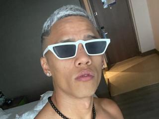AdrianKleinos - Live Sex Cam - 15404818
