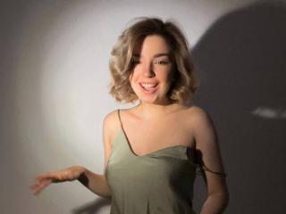 MadMaggy - Live sex cam - 15445830