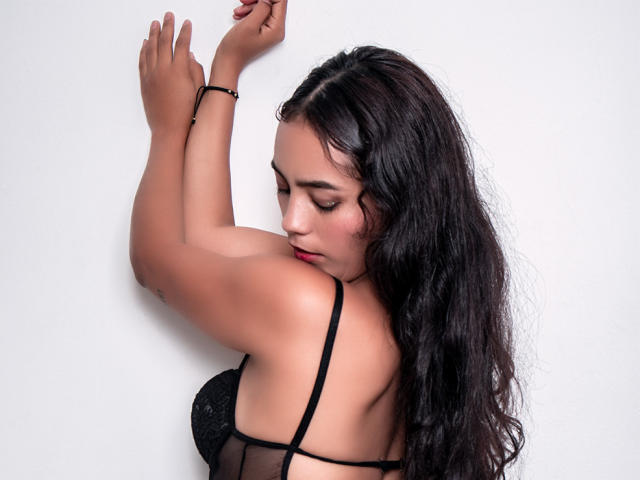 KarlyeKroes - Live Sex Cam - 15472150