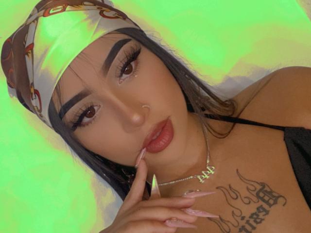 MadissonRey - Live Sex Cam - 15581084