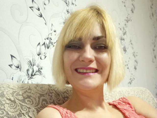 CarolineEsther - Live sex cam - 15685202