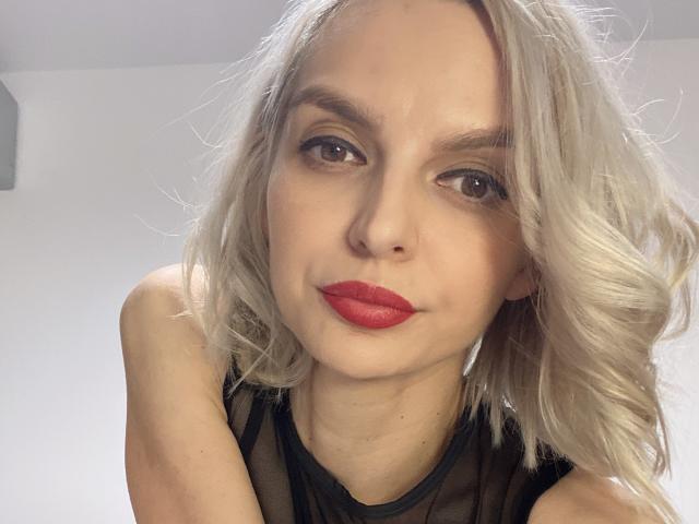 DouceAmelia - Live Sex Cam - 15706526