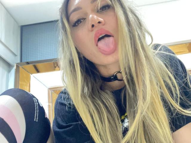 SophieLombardo - Live sex cam - 15739194
