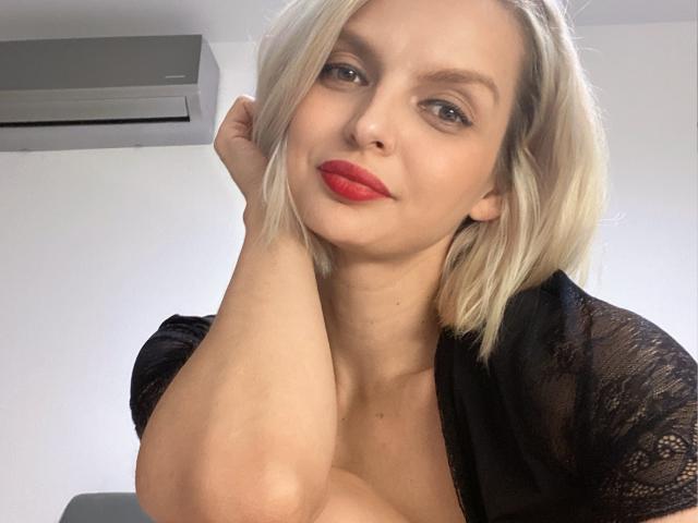 DouceAmelia - Live sex cam - 15745998