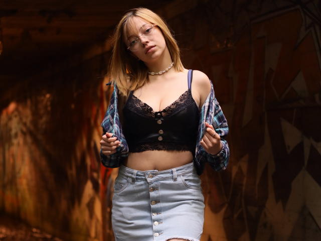 SophieMarkrov - Live Sex Cam - 15793682