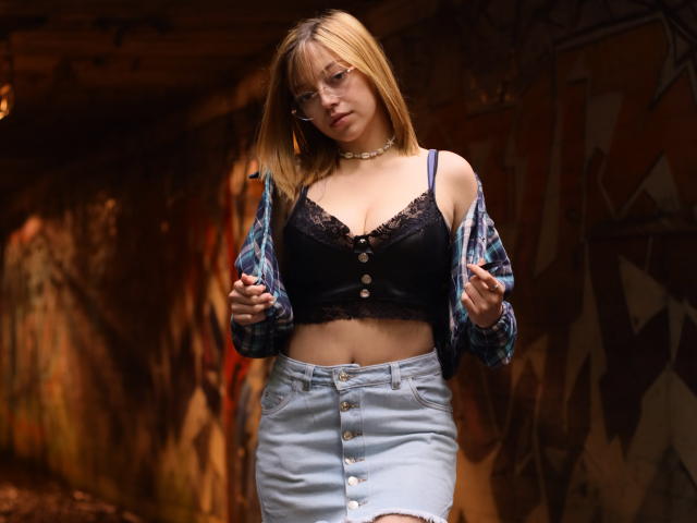 SophieMarkrov - Live Sex Cam - 15793690