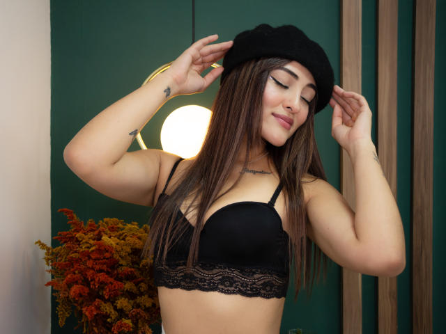 MaeCollins - Live Sex Cam - 15838330