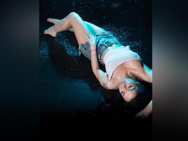 LuciaSnowy - Live porn &amp;amp; sex cam - 15912486