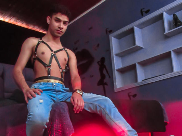 BrianSmith - Live Sex Cam - 15944674