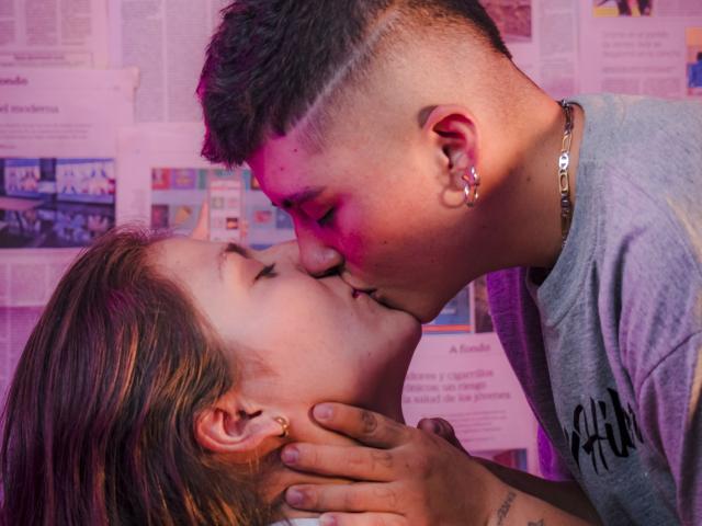 EmilyAndAdelee - Live sex cam - 15945818