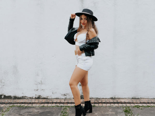 MiaGale - Live porn &amp; sex cam - 15945982