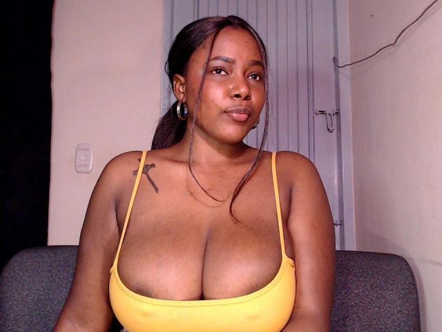 EmiraHot - Porno na żywo i seks kamera - 15981602