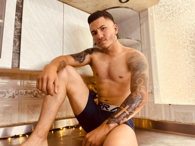 AlessioAngelis - Live Sex Cam - 15994282