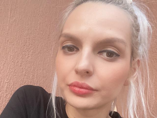 DouceAmelia - Élő pornó és szexkamera - 16039506