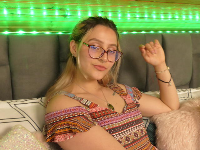 CarolineJones69 - Live porn &amp; sex cam - 16076498