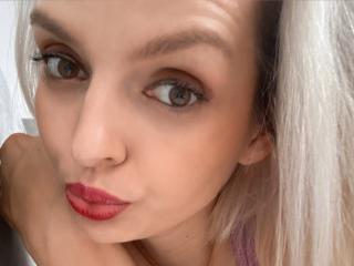 DouceAmelia - Sexe cam en vivo - 16107190