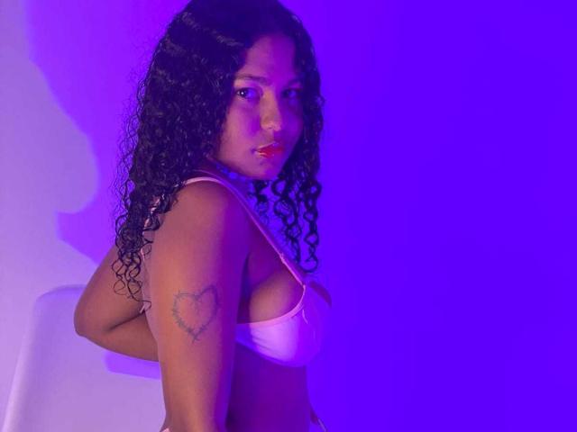 StripBrunnette - Live porn &amp; sex cam - 16126670