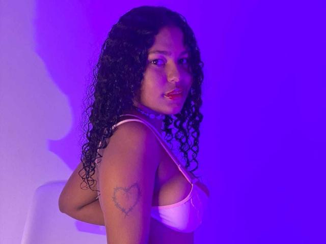 StripBrunnette - Sexe cam en vivo - 16126674