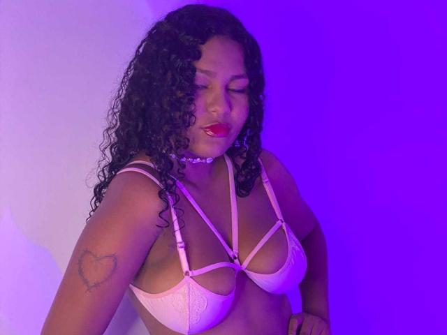StripBrunnette - Sexe cam en vivo - 16126686