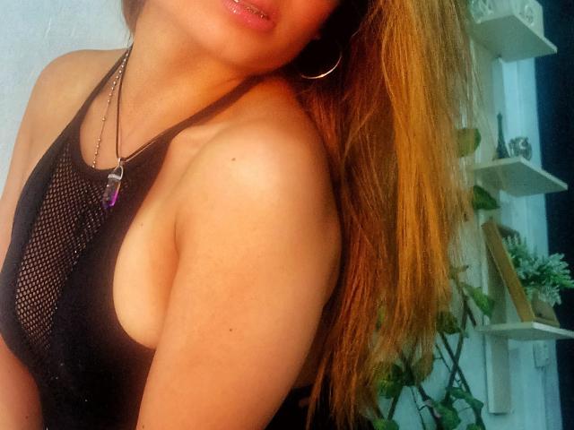 EmilyBrownbk - Live sex cam - 16198062