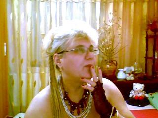 SeductiveMilf - Webcam live sex avec une MILF avec des cheveux blonds ambrés sur le service XLovematures 