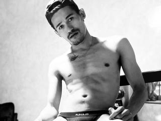 ValerioMon69 - Live Sex Cam - 16342806