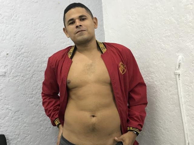ZeusLuv - Live sex cam - 16362266