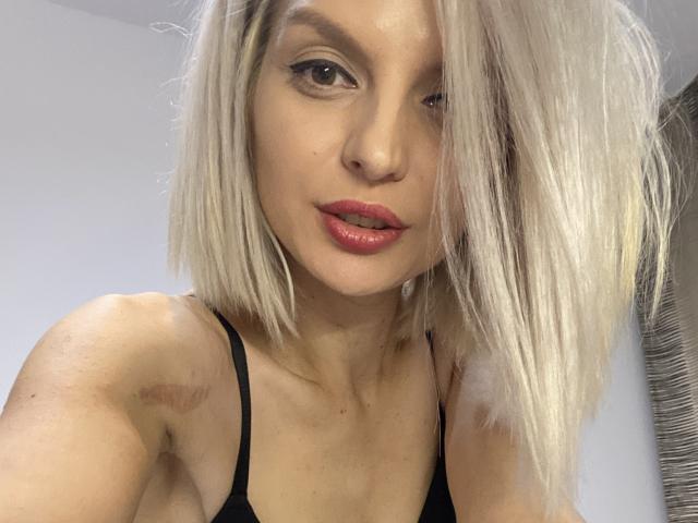 DouceAmelia - Porno na żywo i seks kamera - 16390502