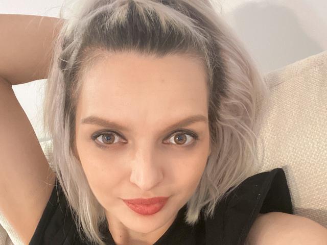 DouceAmelia - Porno na żywo i seks kamera - 16434930