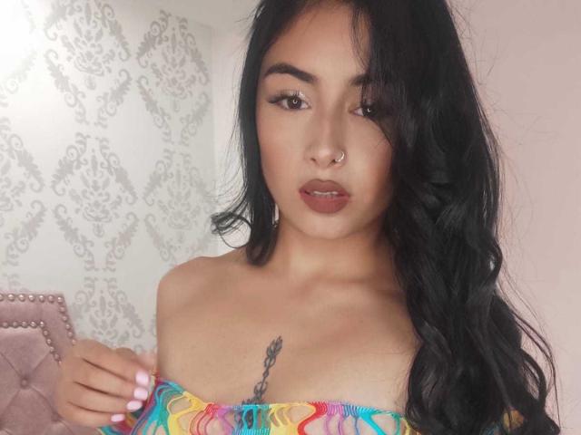 EmilyV - Live Sex Cam - 16437018