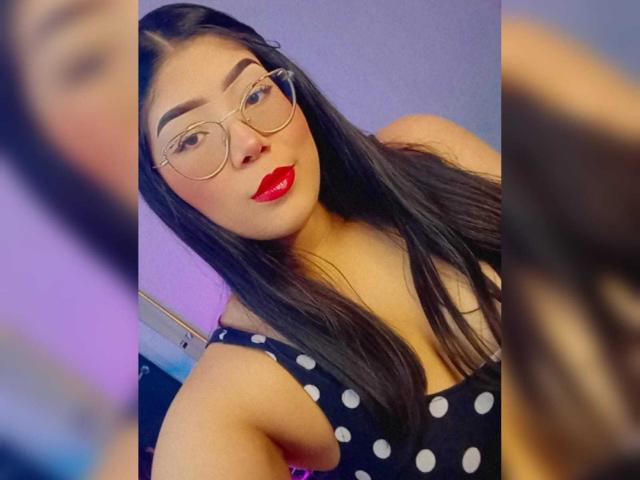 AlessaJames - Live Sex Cam - 16443250