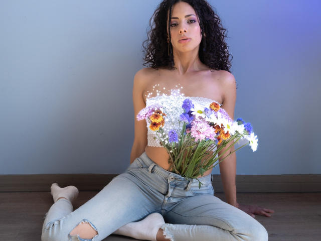 MoniqueCurlz - Live sex cam - 16541342