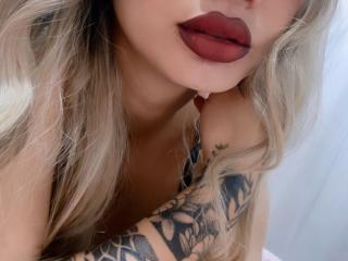 SophieLombardo - Live sex cam - 16613850