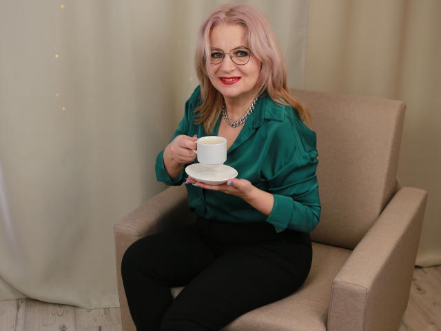 AvrilMillers - Live Sex Cam - 16698854