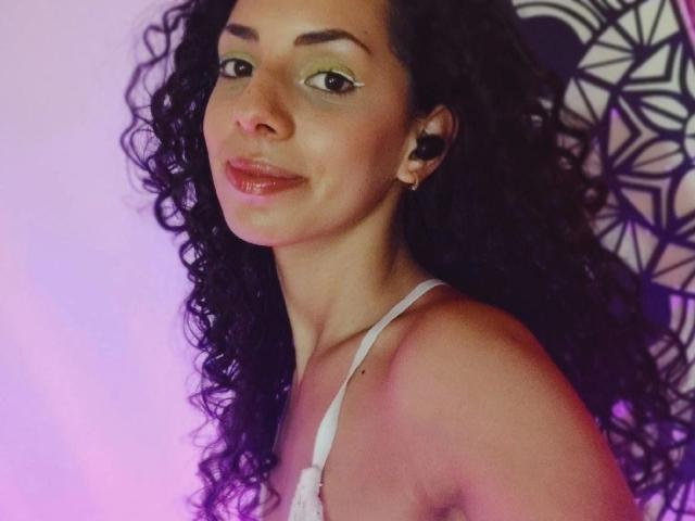 MoniqueCurlz - Live sex cam - 16734826