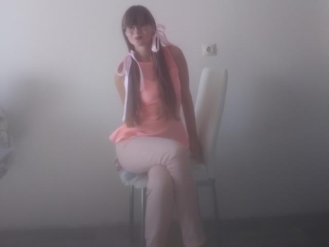 KiraGoldens - Live sex cam - 16968190