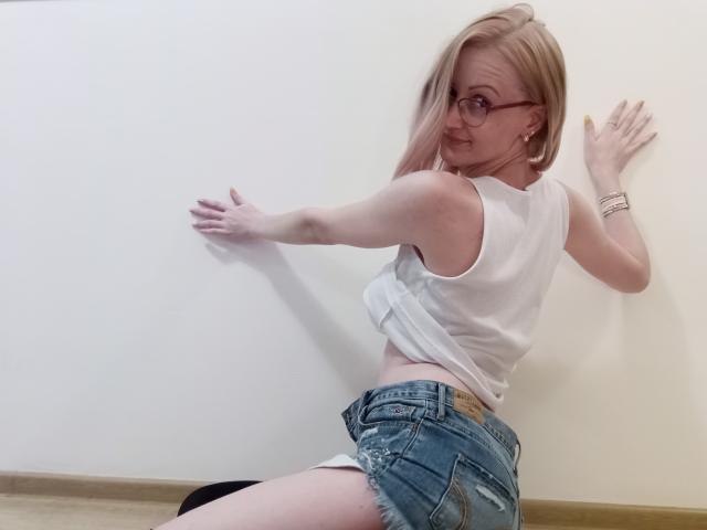 MissGia - Live porn &amp; sex cam - 17000834