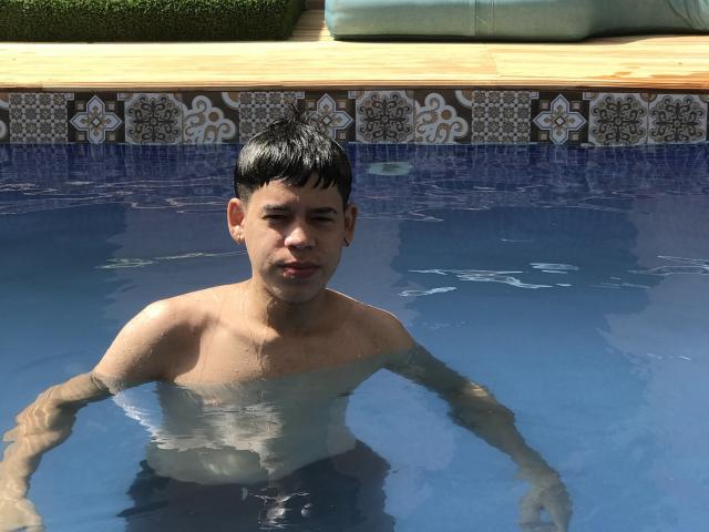 YoungLatinCock - Live Sex Cam - 17044894