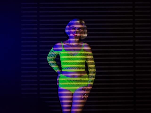 AlbinaFunny - Live porn &amp; sex cam - 17086382