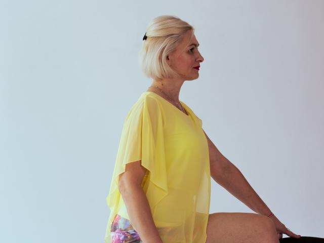 AlbinaFunny - Sexe cam en vivo - 17086406